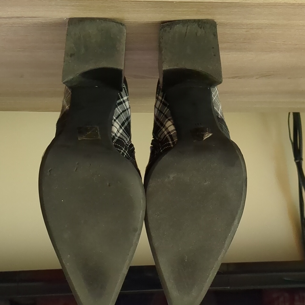 Boots - Picture 4 of 4